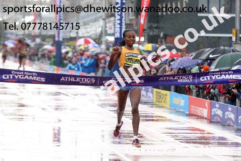 Mercy Cherono wins the 2 miles, Great North CityGames. Photo: David T. Hewitson/Sports for All Pics